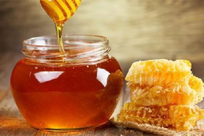 ​蜂蜜水要淡一点还是甜一点 蜂蜜水要放多少蜂蜜