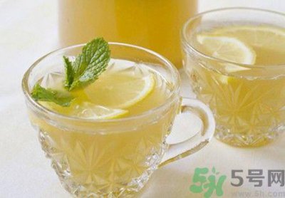 ​柠檬加蜂蜜泡水喝有什么功效?