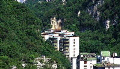 ​广西著名地标: 柳州鱼峰山, “壶城”美景尽收眼底!